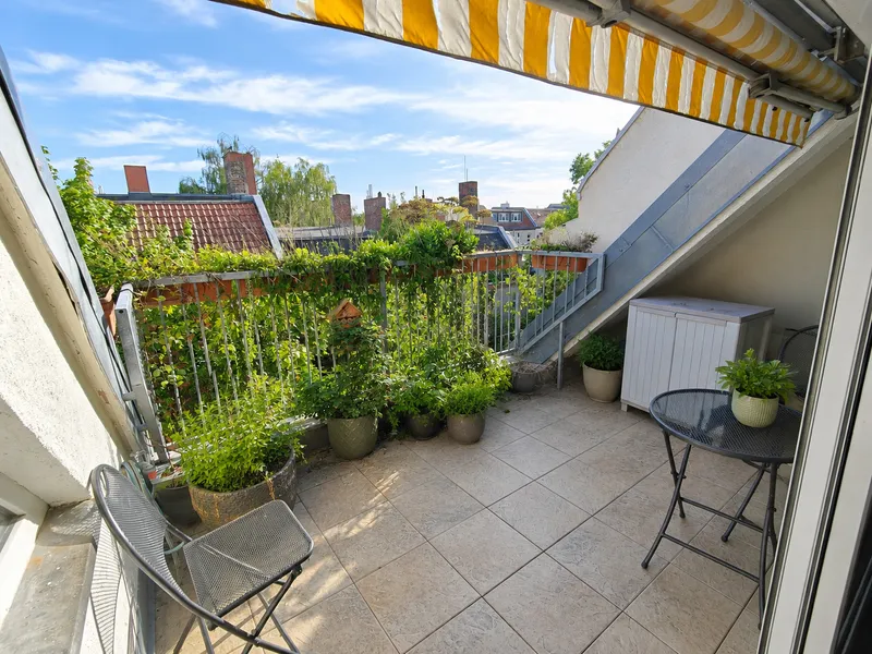 95m² DG-Wohnung nähe Schloßstr. mit ruhiger Sonnenterrasse und Kamin auf Zeit (9 Jahre) — photo 1